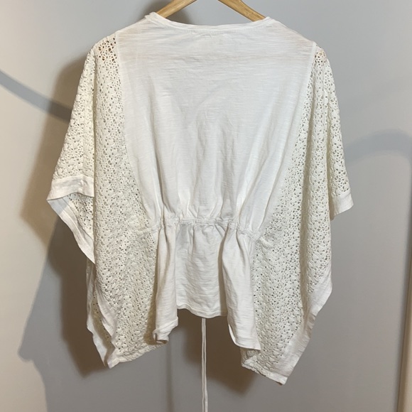 Two by Vince Camuto Flowy Batwing Top - Picture 8 of 9